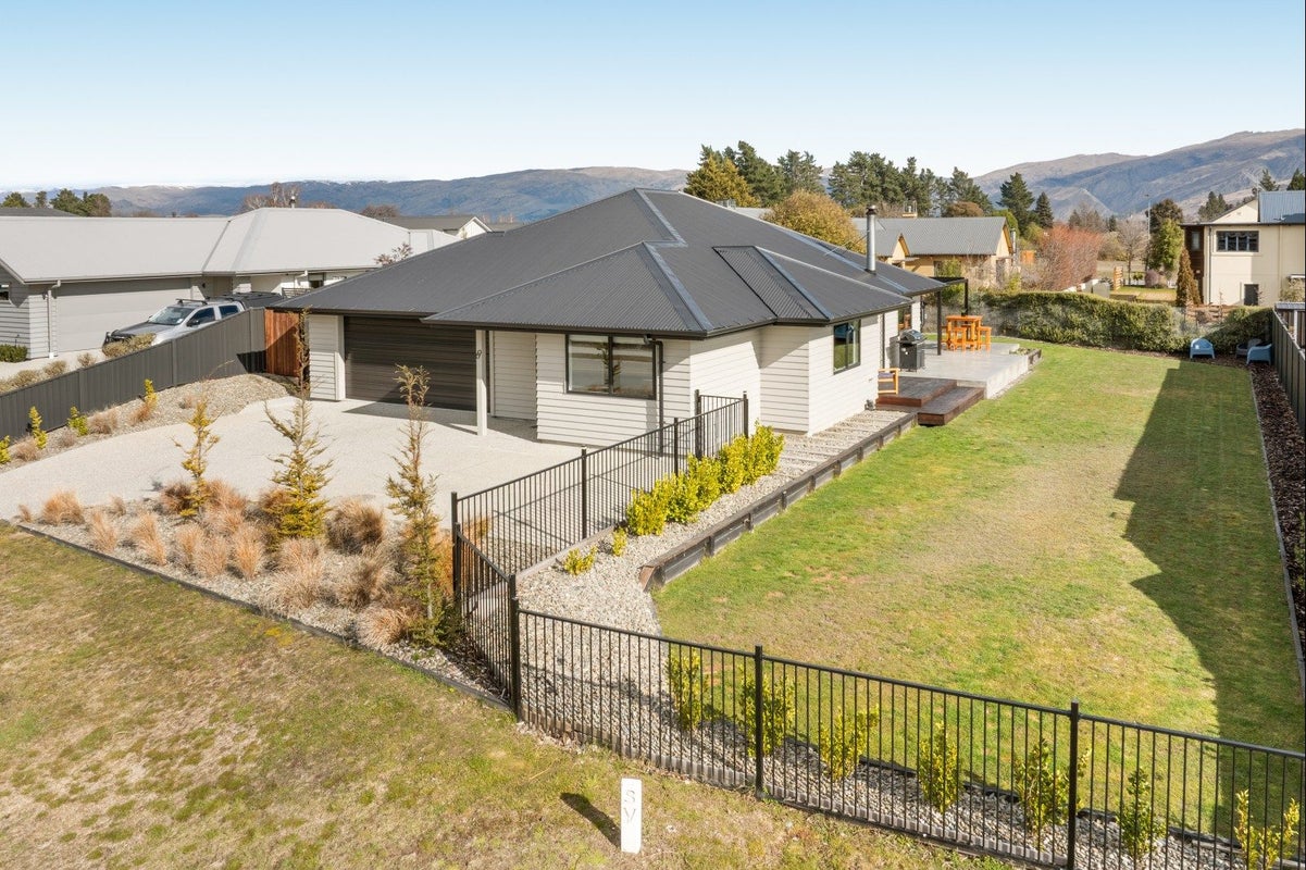 69 Wallis Drive, Cromwell, Cromwell - Carousel 1