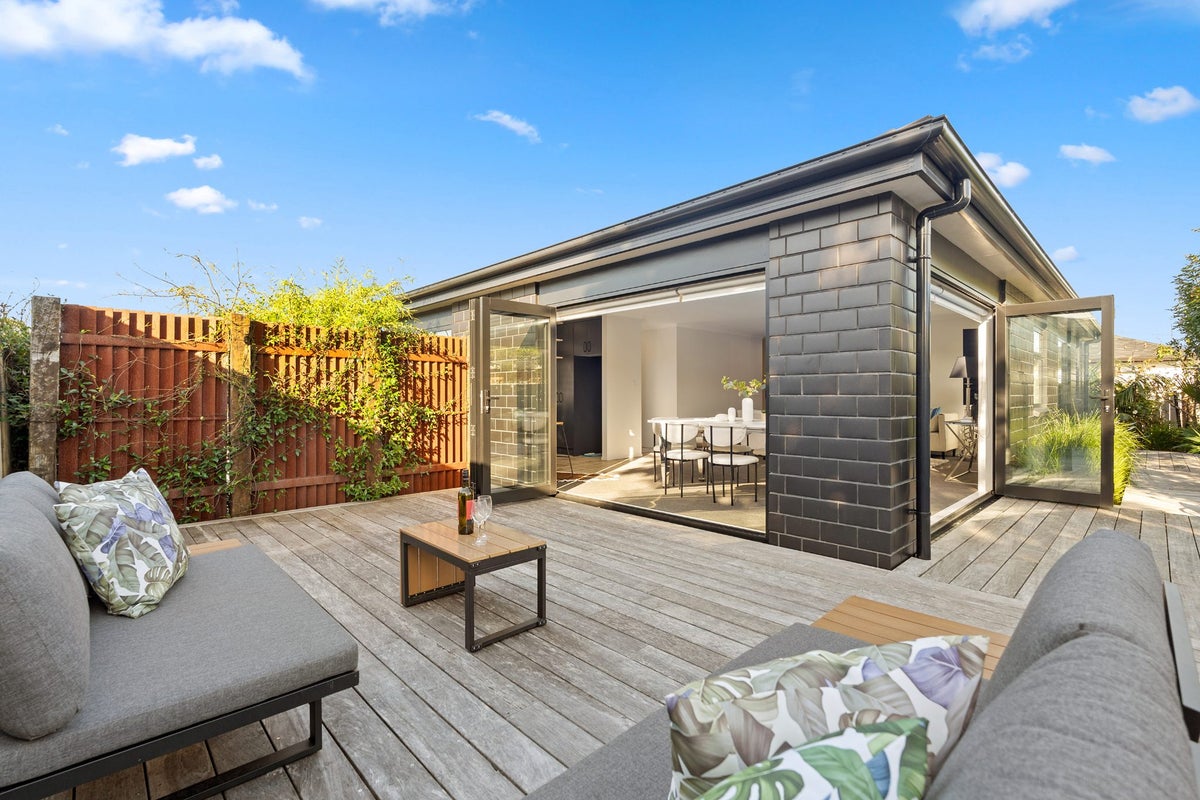 27A Lillian Place, Orewa, Orewa - Carousel 1