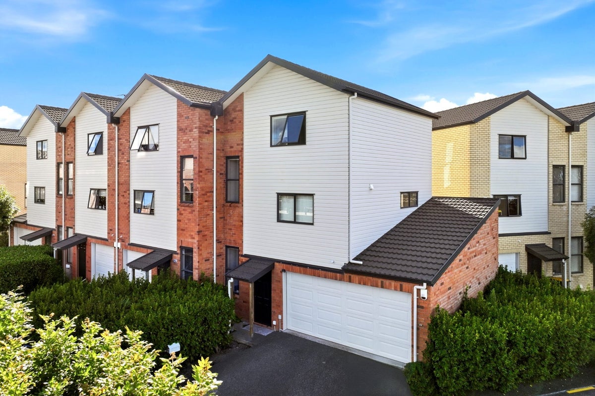 205/172 Mcleod Road, Te Atatu South, Auckland - Carousel 2