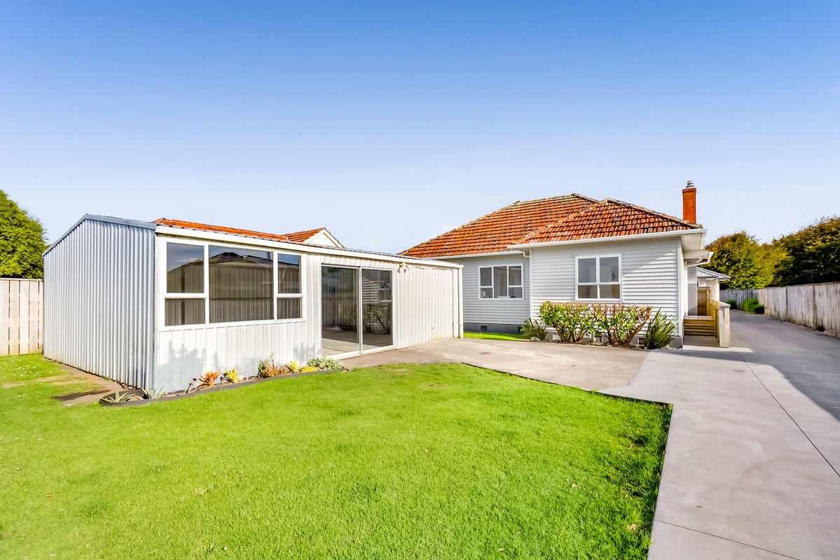 33 Upjohn Street, Brooklands, New Plymouth - Carousel 1