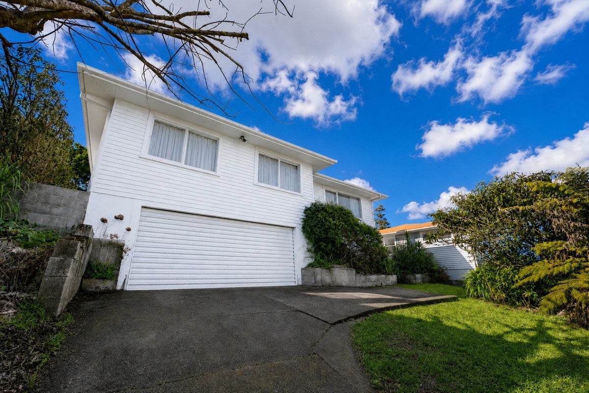 12 Ragley Street, Titirangi, Auckland - Carousel 1