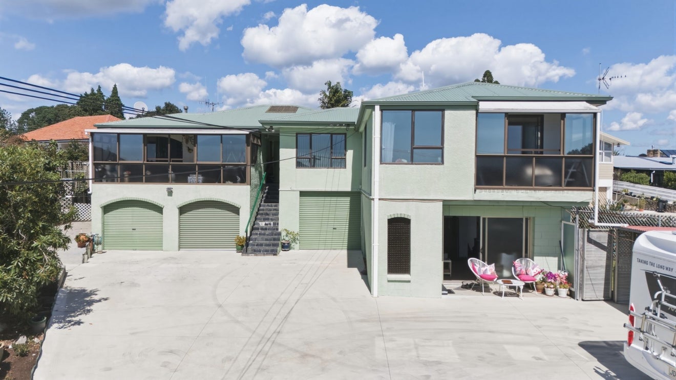 12 Sutherland Road, Brookfield, Tauranga - Carousel 1