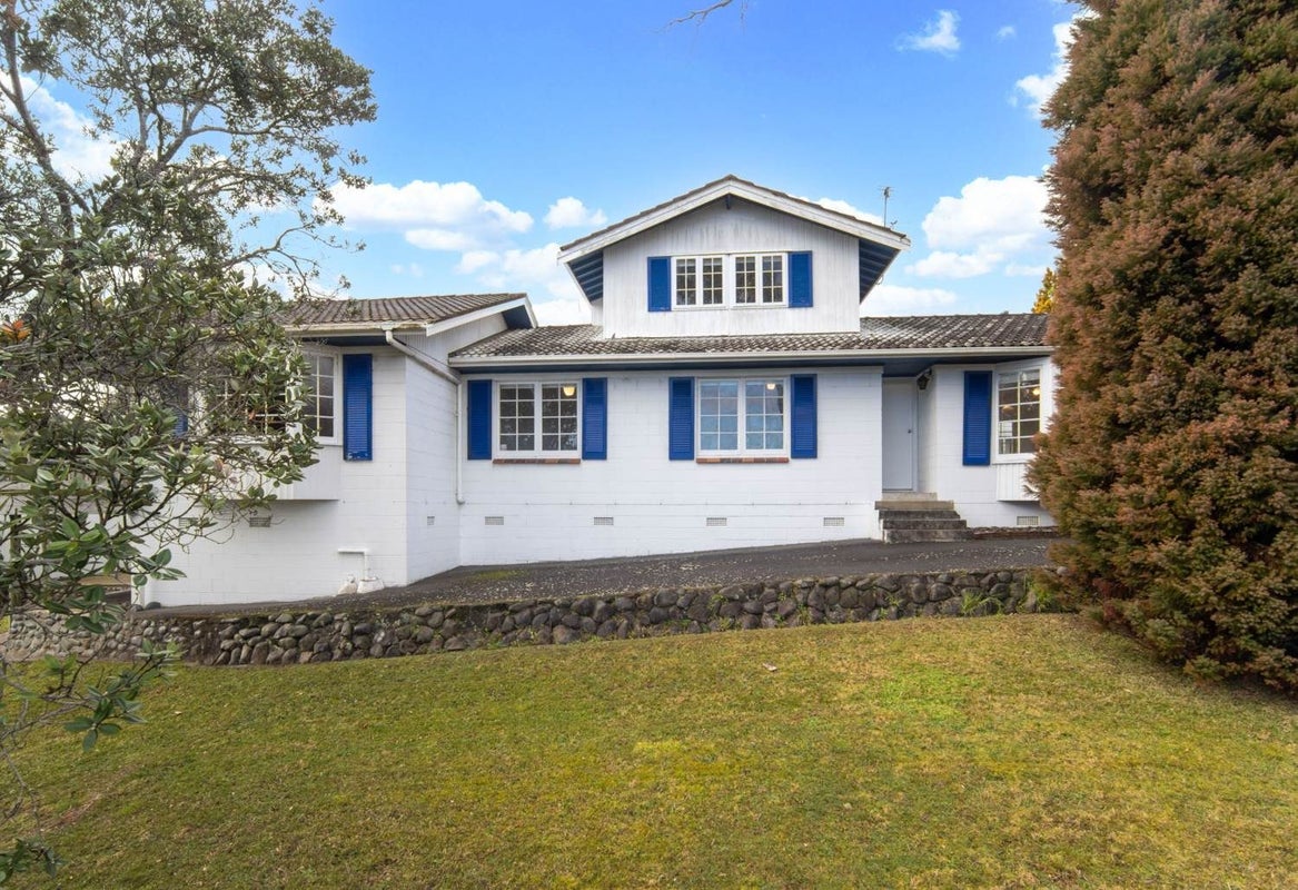 36 Commodore Drive, Lynfield, Auckland - Carousel 1