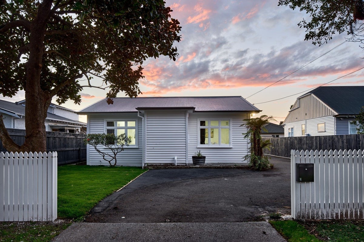 14 Waitui Crescent, Waiwhetu, Lower Hutt - Carousel 1