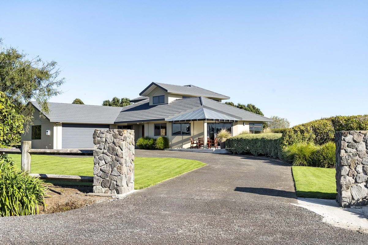 74 Koru Road, Omata, New Plymouth - Carousel 2