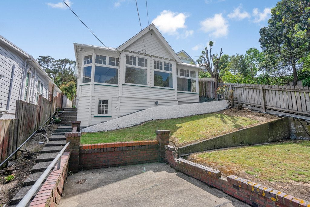 6 Waipapa Road, Hataitai, Wellington - Carousel 1