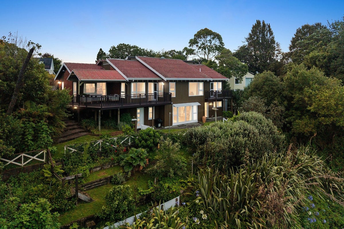 11 Rika Place, Kawaha Point, Rotorua - Carousel 30