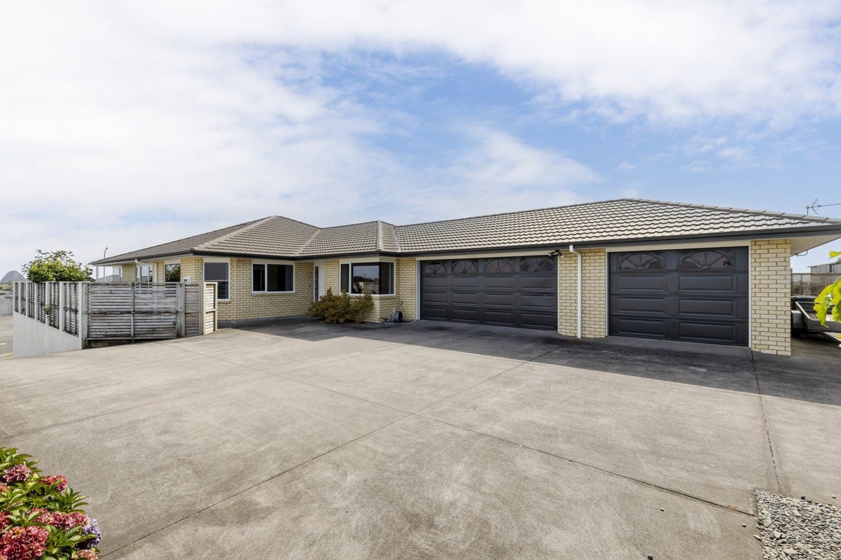 38 Karamea Street, Whalers Gate, New Plymouth - Carousel 1