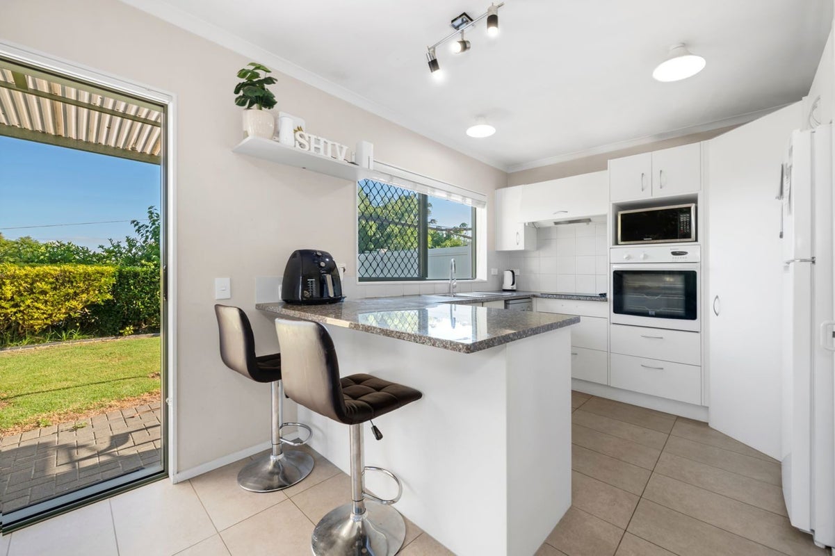 16 Castlehill Court, Wattle Downs, Auckland - Carousel 2