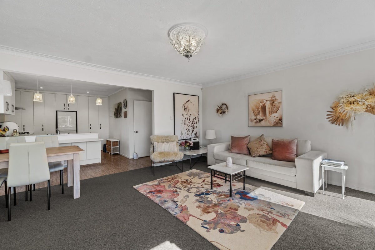 21 Howe Street, Howick, Auckland - Carousel 1