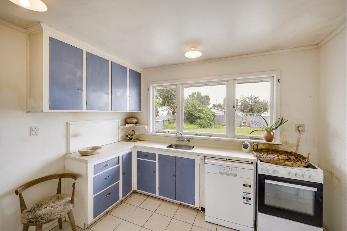 12 Trevelyan Street, Onekawa, Napier - Carousel 2