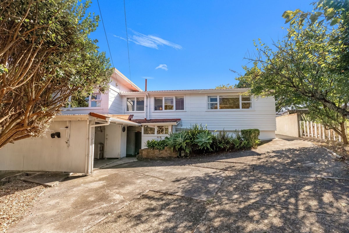 21 Saint Leonards Road, Kelston, Auckland - Carousel 1