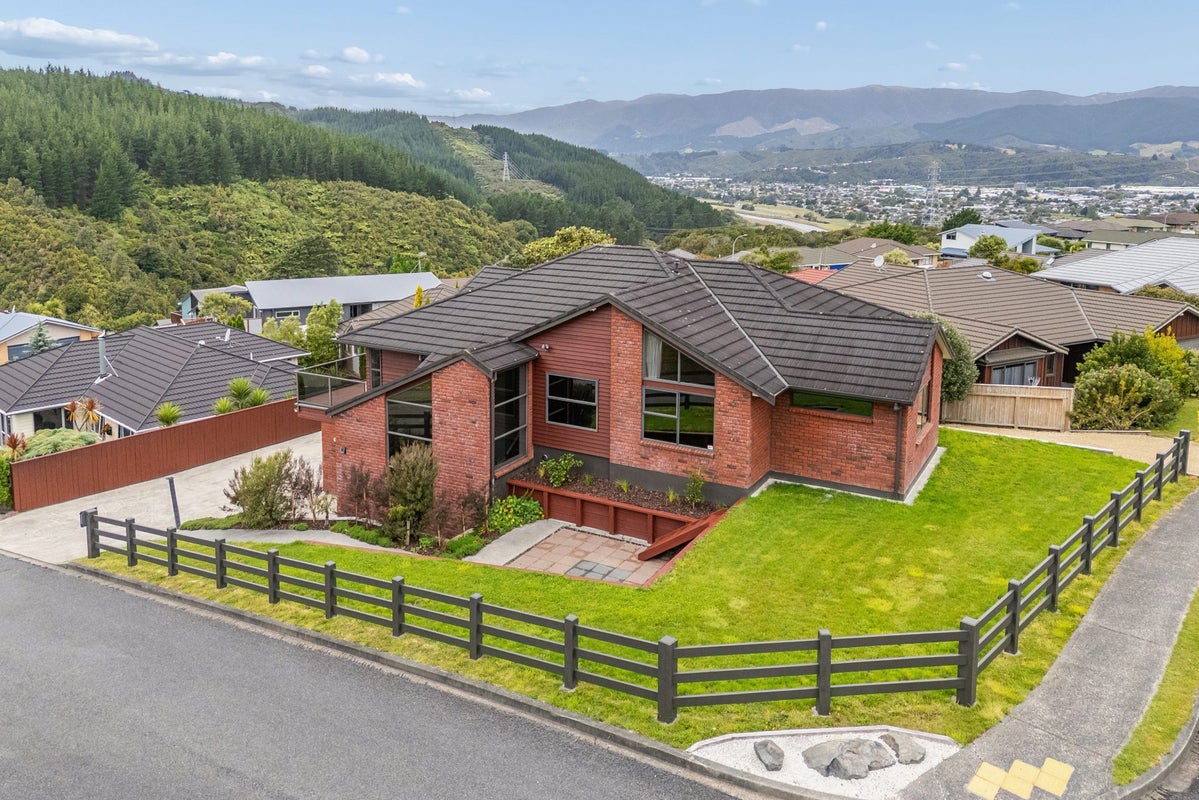 115 Kirton Drive, Riverstone Terraces, Upper Hutt - Carousel 1