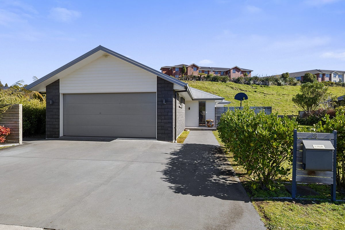 38 Cyrus Street, Whalers Gate, New Plymouth - Carousel 1