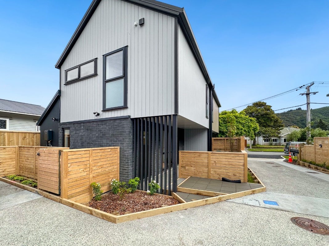 2/8 Victoria Street, Ebdentown, Upper Hutt - Carousel 1