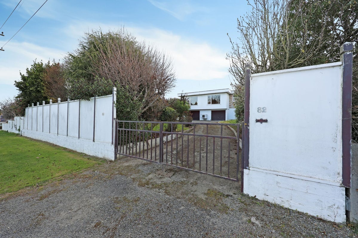 82 Weston Road, Waiareka Junction, Oamaru - Carousel 1