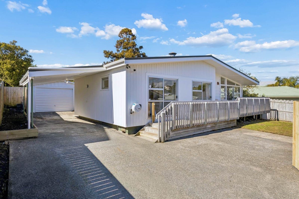 26A Canberra Avenue, Lynfield, Auckland - Carousel 1