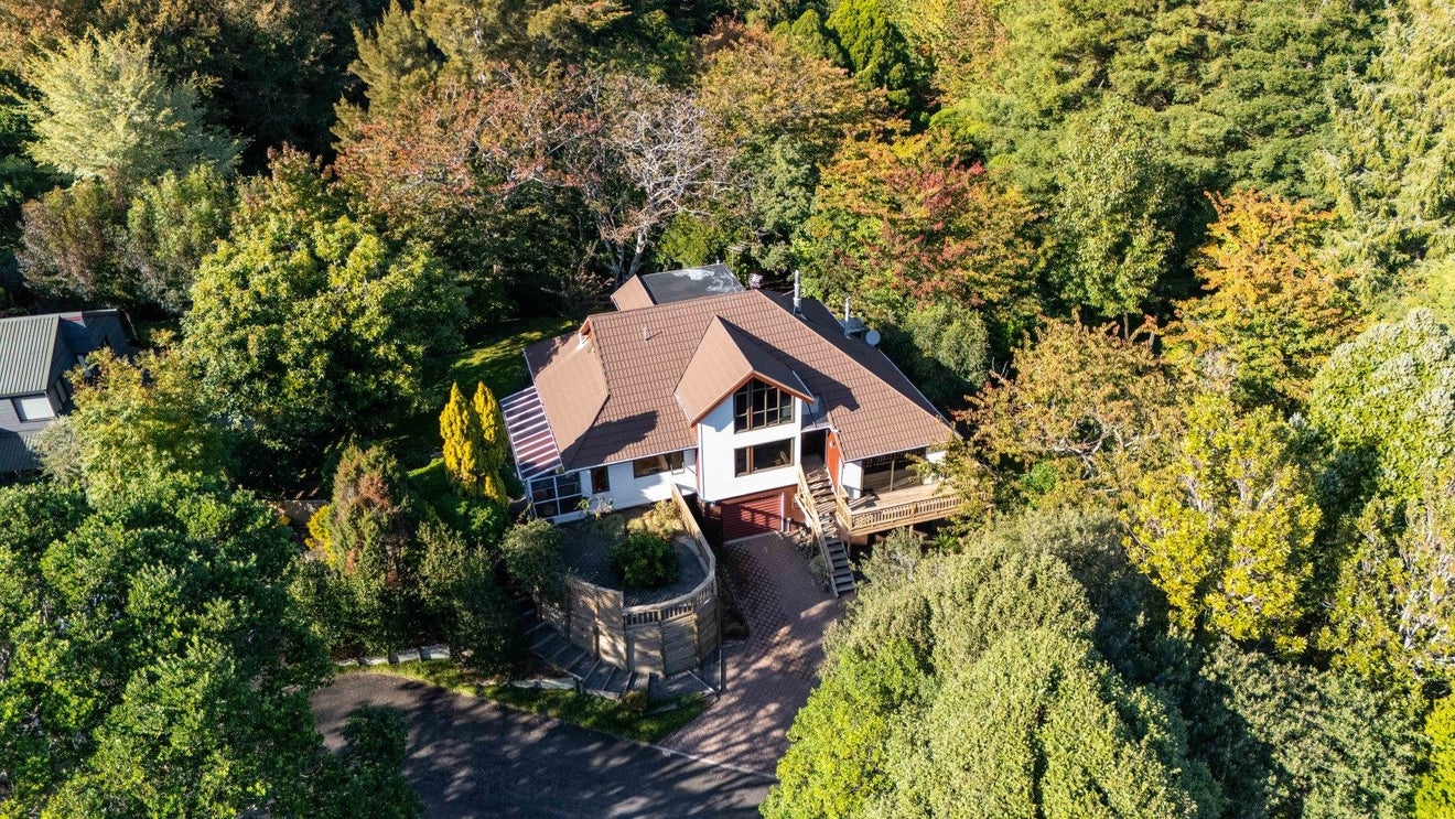 21B Sequoia Grove, Merrilands, New Plymouth - Carousel 2