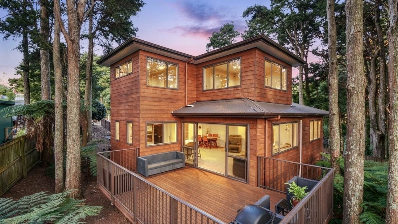 37 Paulownia Place, Totara Heights, Auckland - Carousel 1