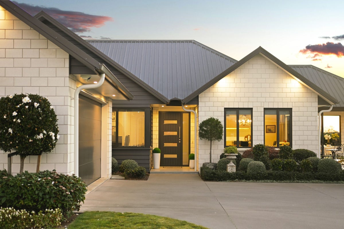 19 Shadbolt Drive, Leamington, Cambridge - Carousel 2
