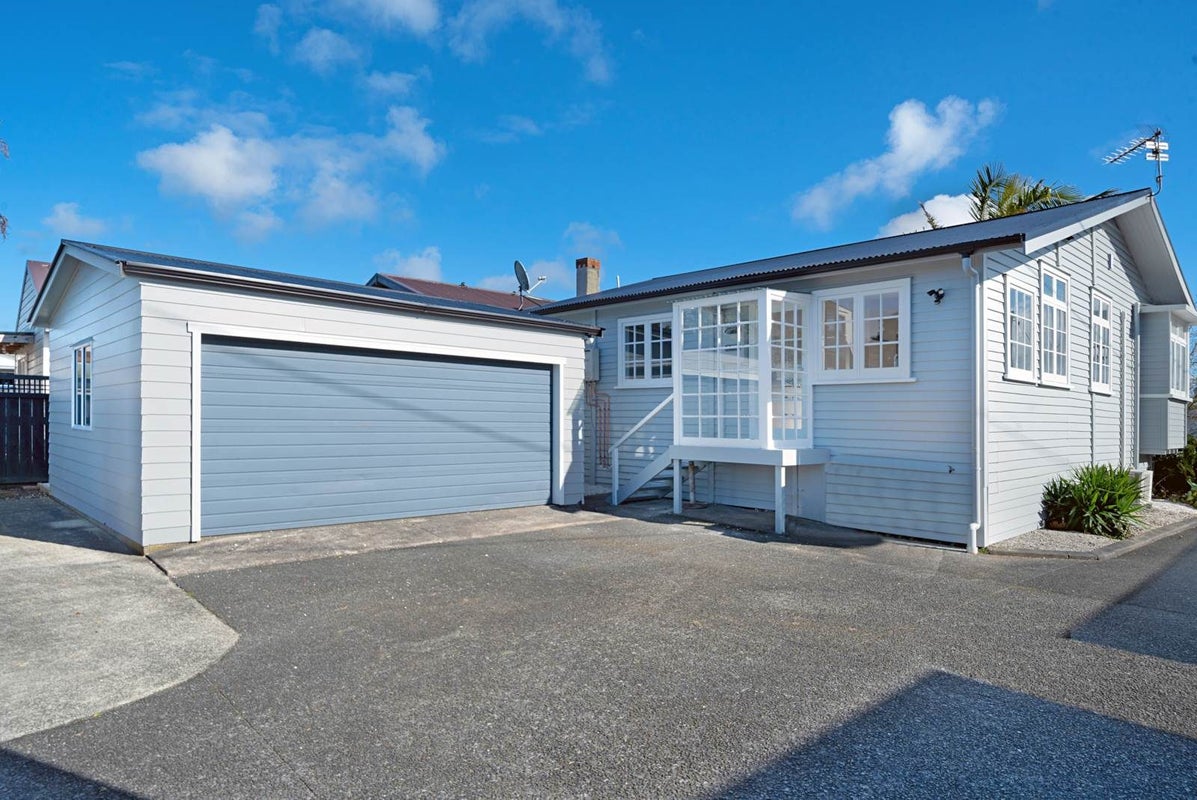 116 Hutchinson Avenue, New Lynn, Auckland - Carousel 1