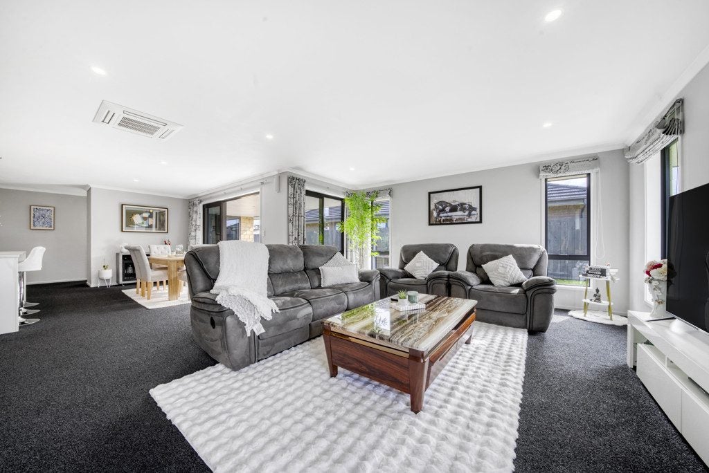 1 Captain Mitchell Drive, Opaheke, Papakura - Carousel 2