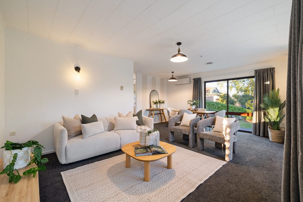 32 Redwood Grove, Hokowhitu, Palmerston North - Carousel 1