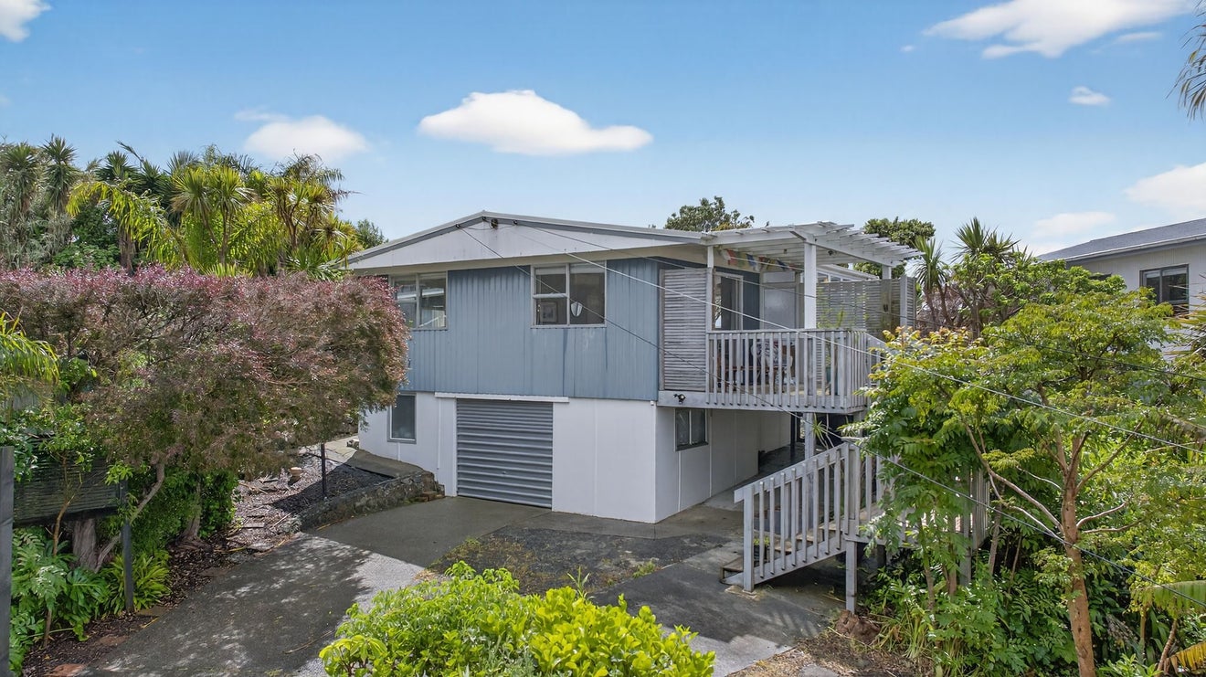 11 Kendale Drive, Leigh, Leigh - Carousel 2