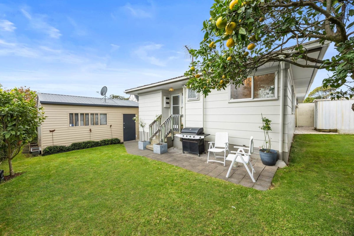 2/115 Pigeon Mountain Road, Half Moon Bay, Auckland - Carousel 2