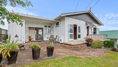 50 Bayly Road, Blagdon, New Plymouth - Carousel 1