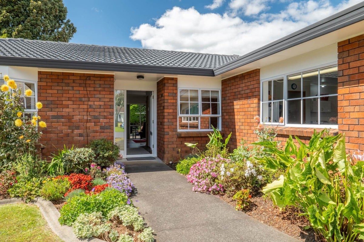 15 Foxbridge Lane, Conifer Grove, Takanini - Carousel 2