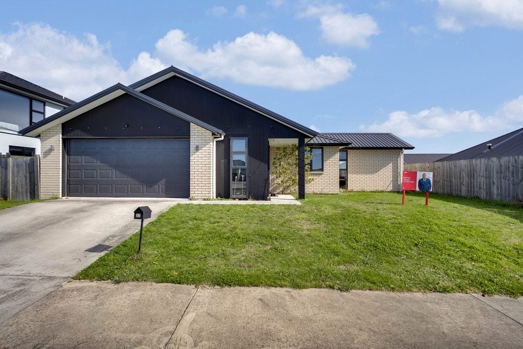 22 Inuwai Street, Glenview, Hamilton - Carousel 1