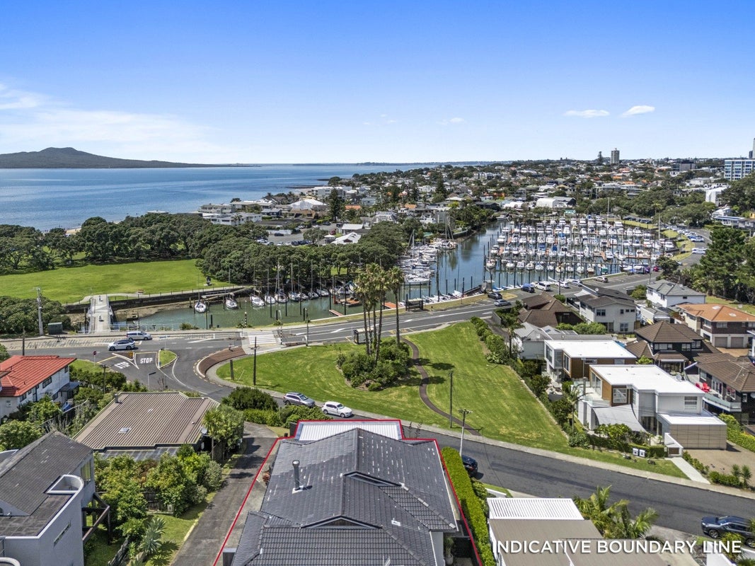 7 Commodore Parry Road, Castor Bay, Auckland - Carousel 2