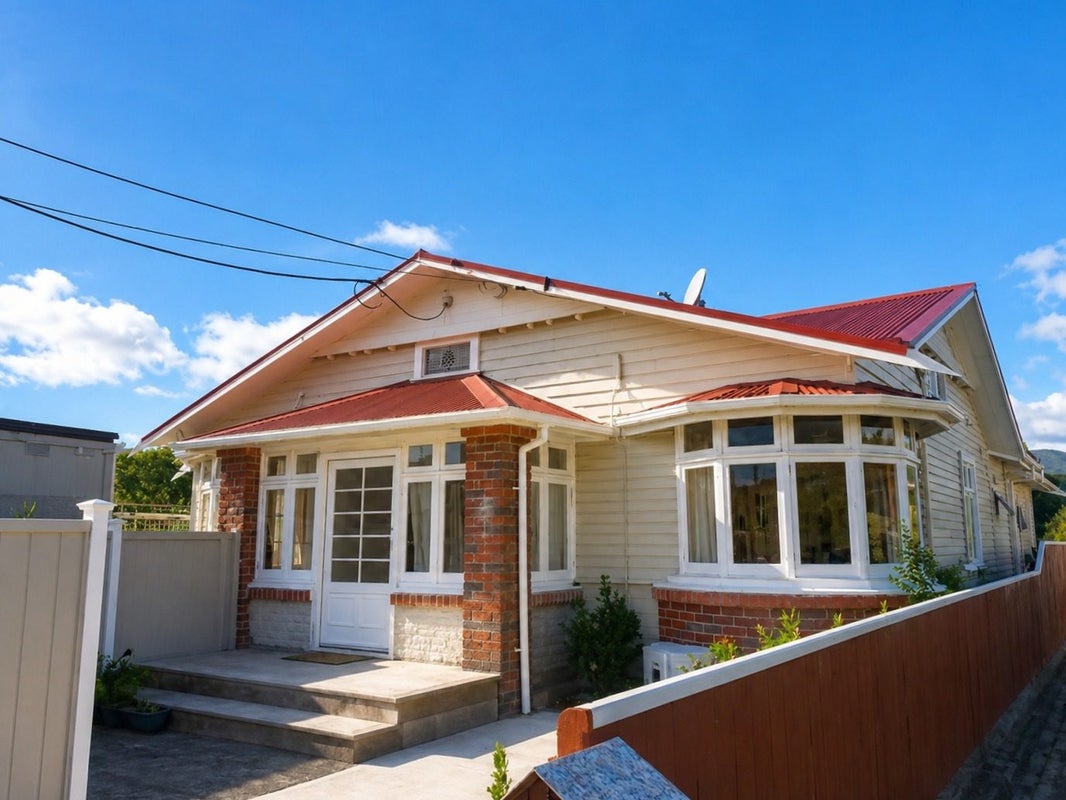 38 Kensington Avenue, Petone, Lower Hutt - Carousel 1