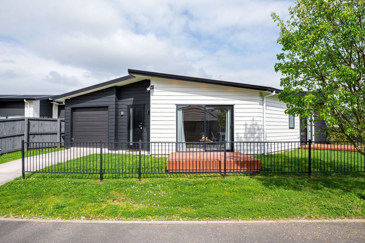 2/31 Maggie Place, Chartwell, Hamilton - Carousel 1