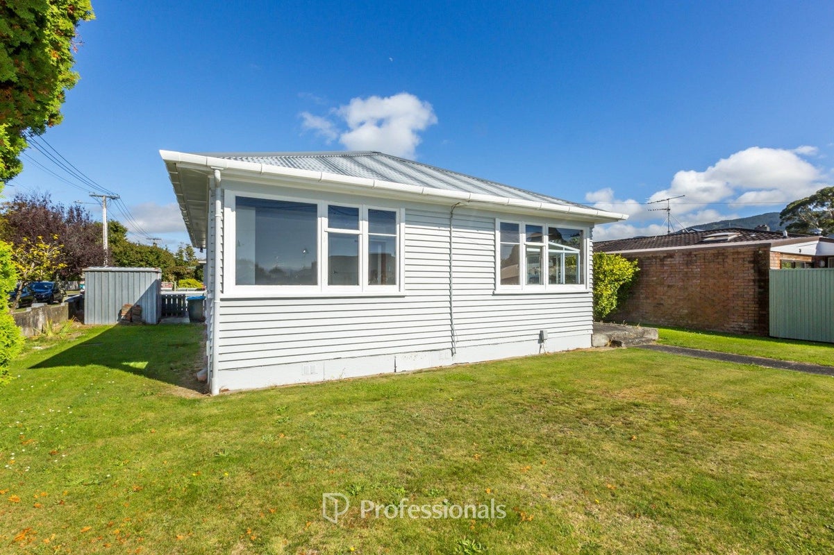 2/15 Gower Street, Silverstream, Upper Hutt - Carousel 1