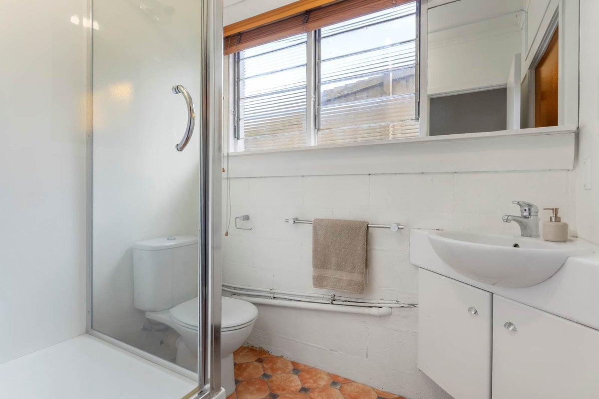 1/90 Browns Bay Road, Rothesay Bay, Auckland - Carousel 49