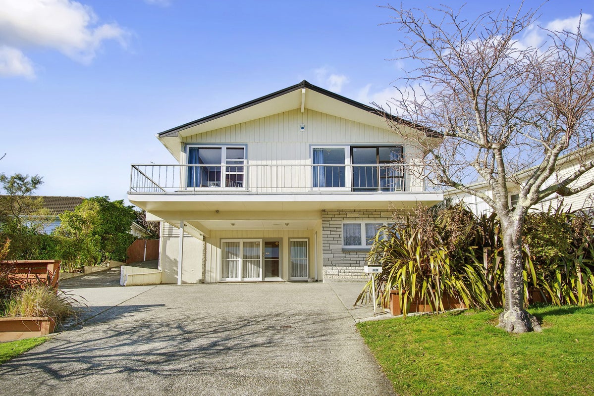 69 Holborn Drive, Stokes Valley, Lower Hutt - Carousel 1