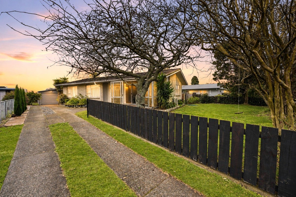 13 Cowen Place, Chartwell, Hamilton - Carousel 2