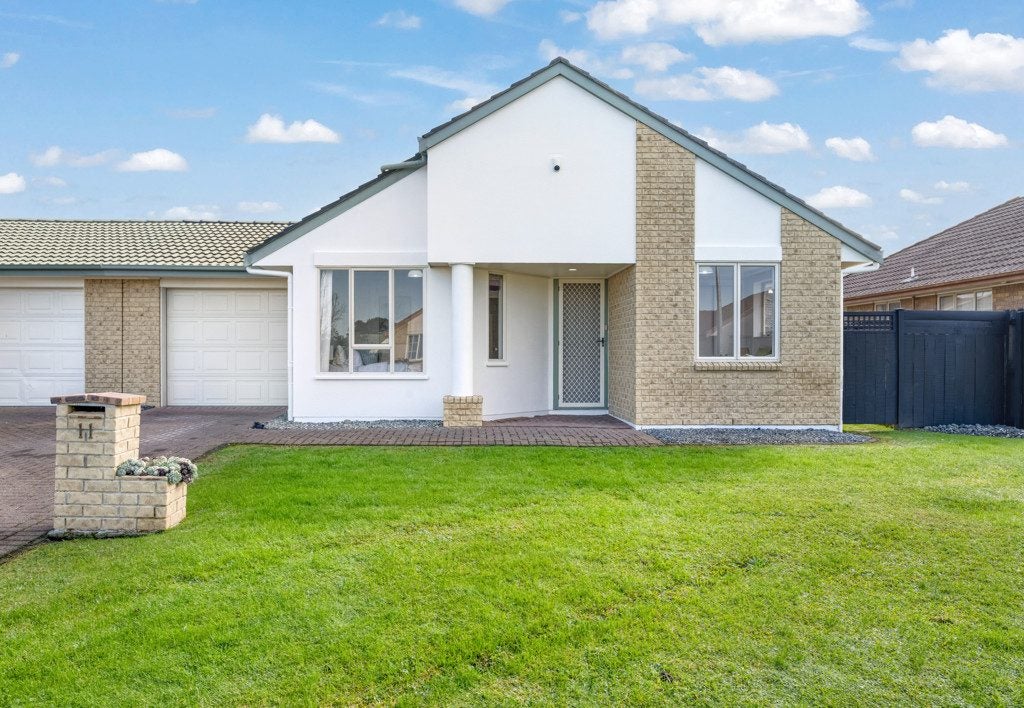 11 Fernbrook Close, Burswood, Auckland - Carousel 1