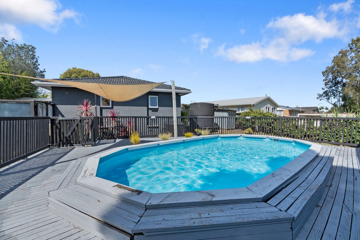 46 Molesworth Place, Mangere, Auckland - Carousel 1