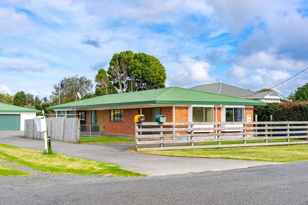 20 Argyle Street, Waipu, Waipu - Carousel 1