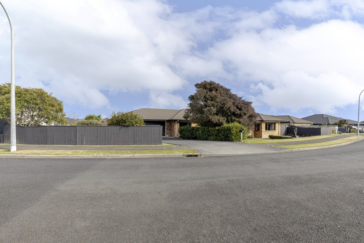 30 Jules Crescent, Bell Block, New Plymouth - Carousel 38