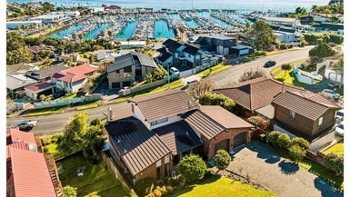 3 Icarus Place, Half Moon Bay, Auckland - Carousel 1