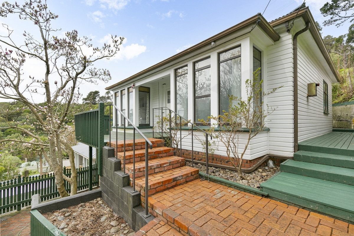 7 Mortimer Terrace, Aro Valley, Wellington - Carousel 1