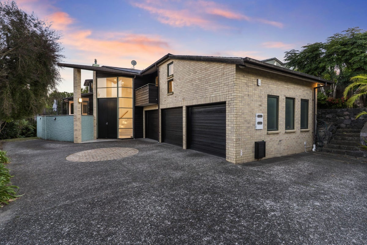 2/95 Braemar Road, Castor Bay, Auckland - Carousel 2