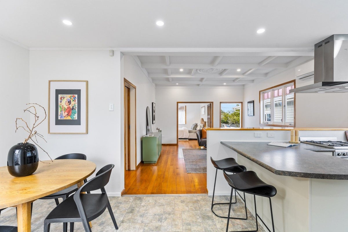 90 Huia Road, Point Chevalier, Auckland - Carousel 2