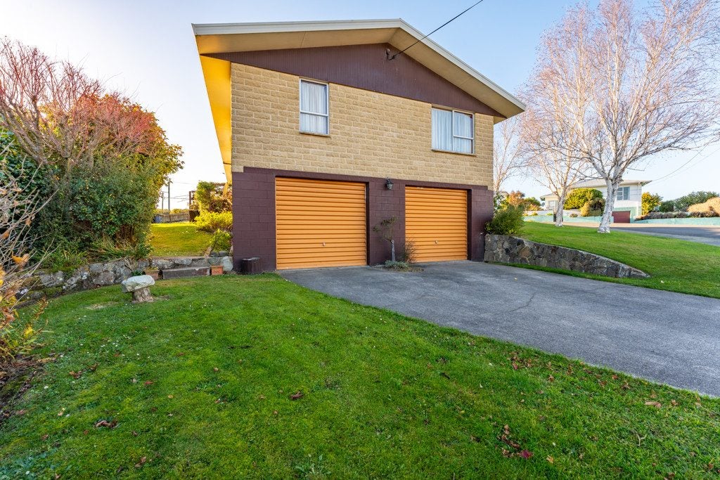 2 Oxford Street, Holmes Hill, Oamaru - Carousel 21