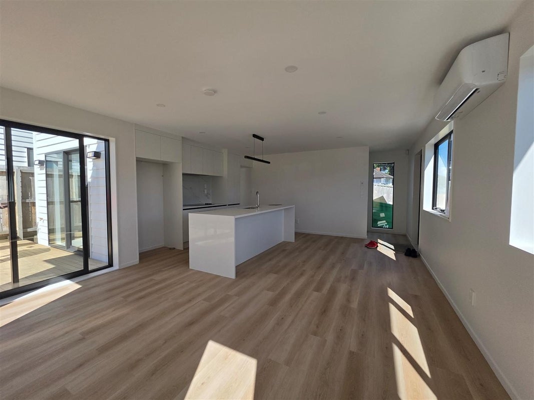 8A Cheviot Street, Mangere East, Auckland - Carousel 2