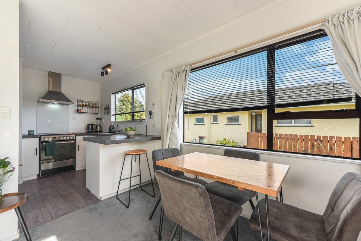 2/42A SONGER ST, Stoke, NELSON - Carousel 1
